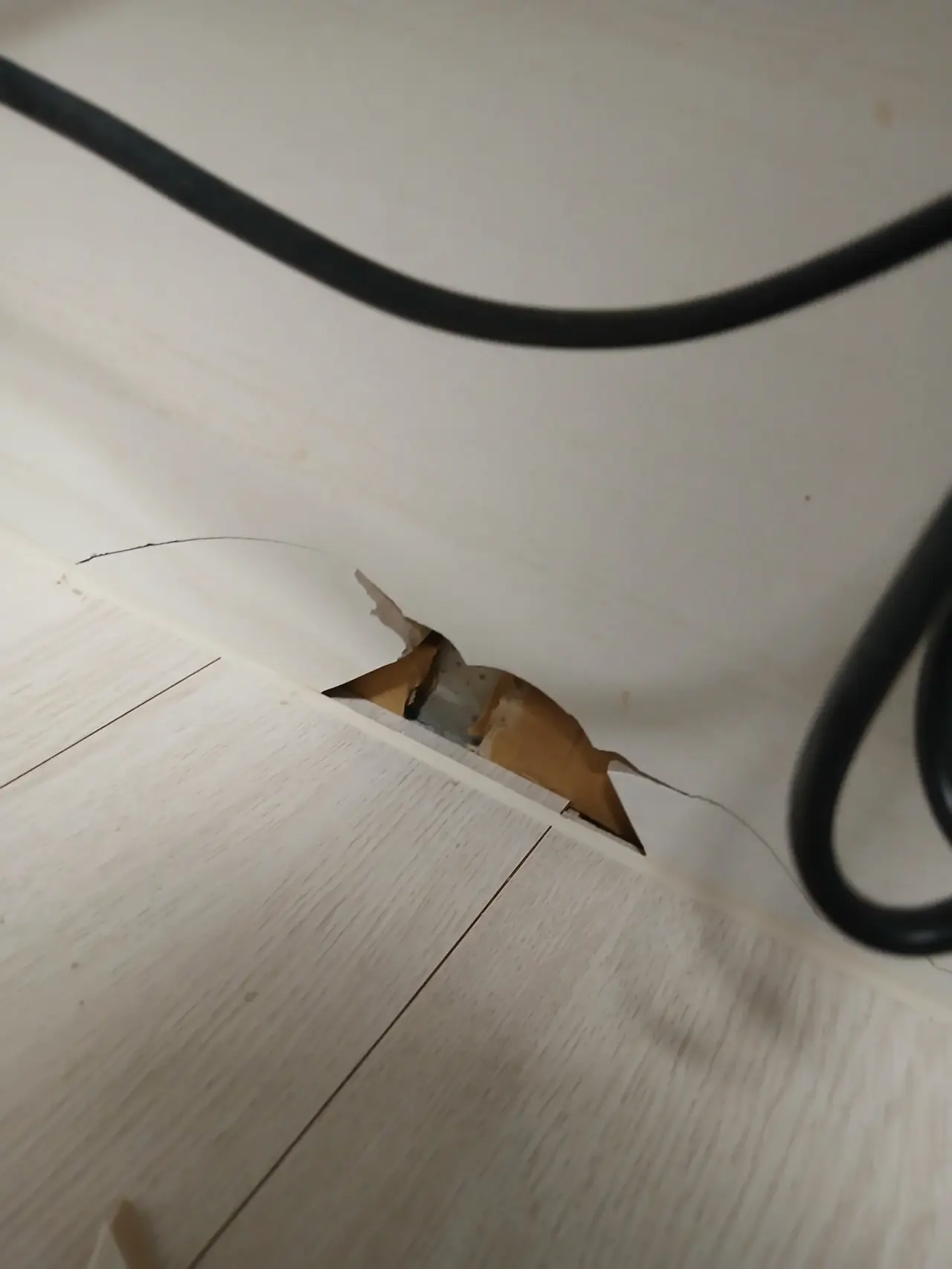 화장실타일교체 업체선정 후 마감된 배수구